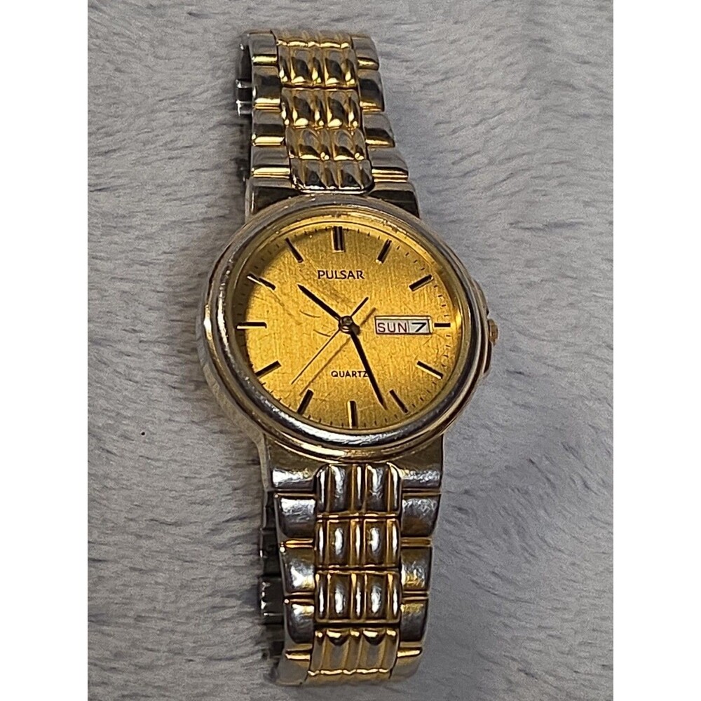 Vintage Pulsar Gold Tone Men’s Quartz Watch Classic Timepiece Needs Battery